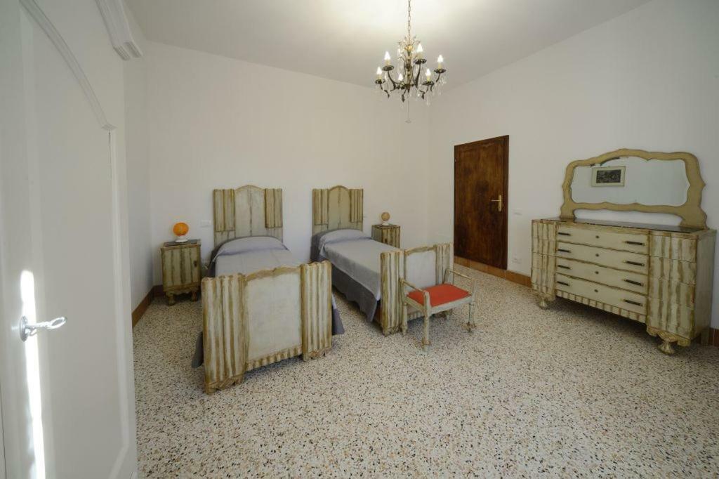 La Vecchia Cantina Guzzardi Lari Dış mekan fotoğraf