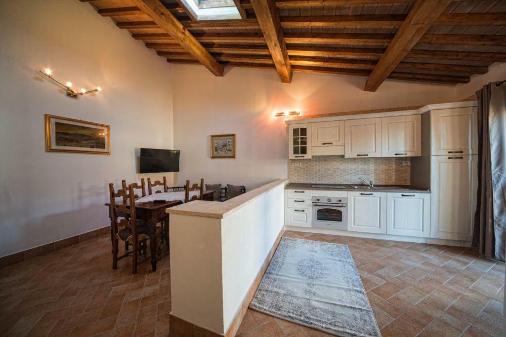 La Vecchia Cantina Guzzardi Lari Dış mekan fotoğraf